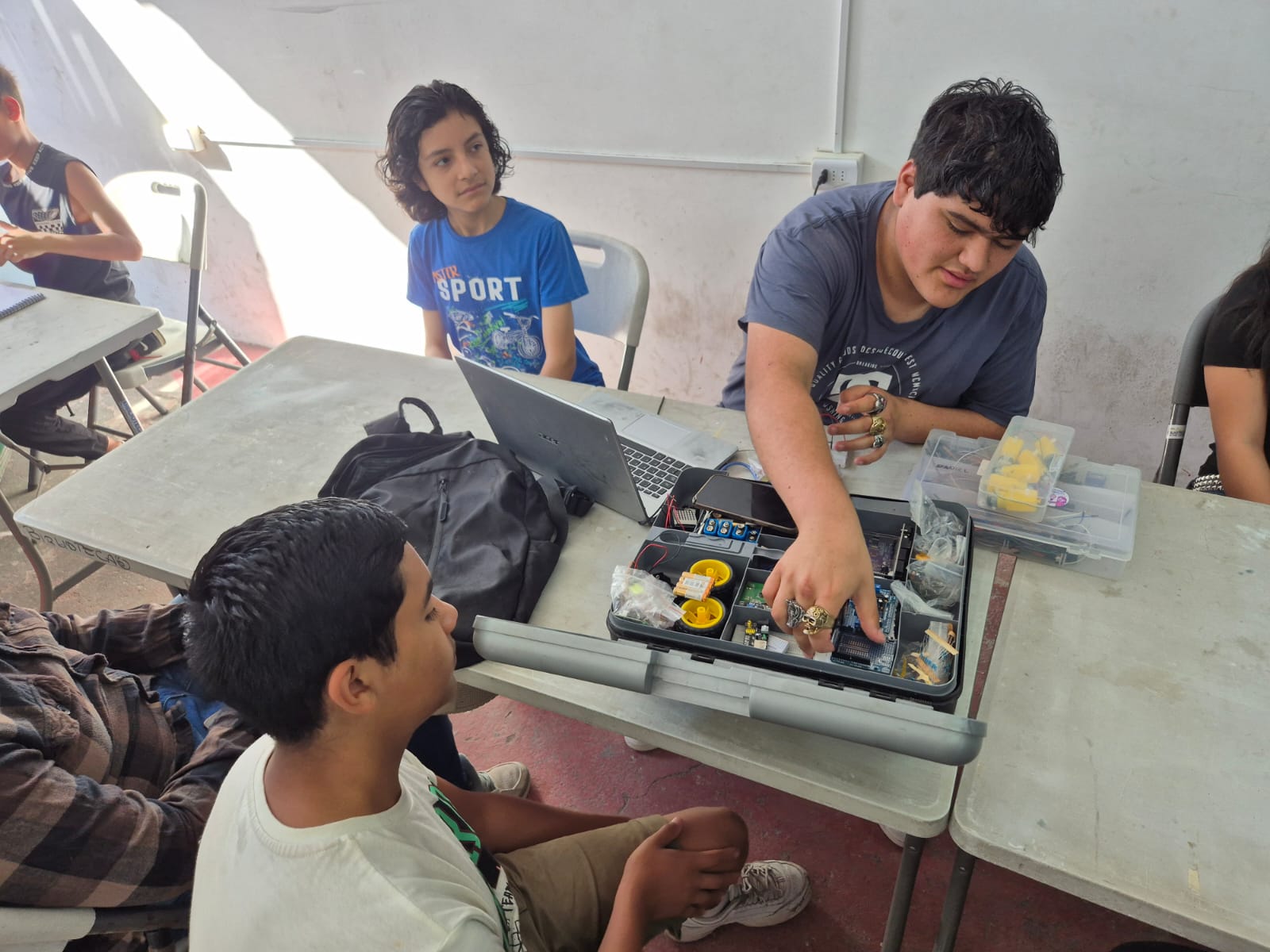 Ocho colegios participarán en la primera competencia de robótica escolar de Alto Hospicio